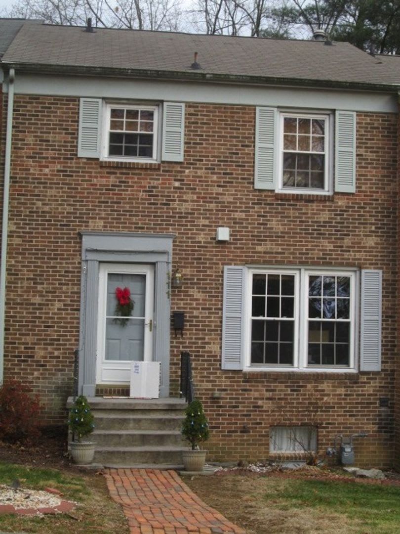4 Bedroom 2 5 Bath Townhouse – photo 2