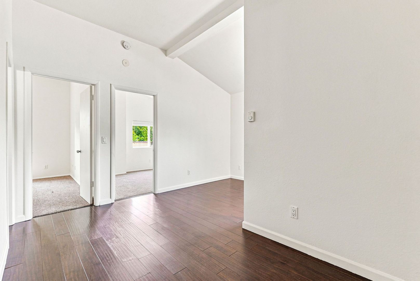 2 Bed, 1 bath Available! – photo 4