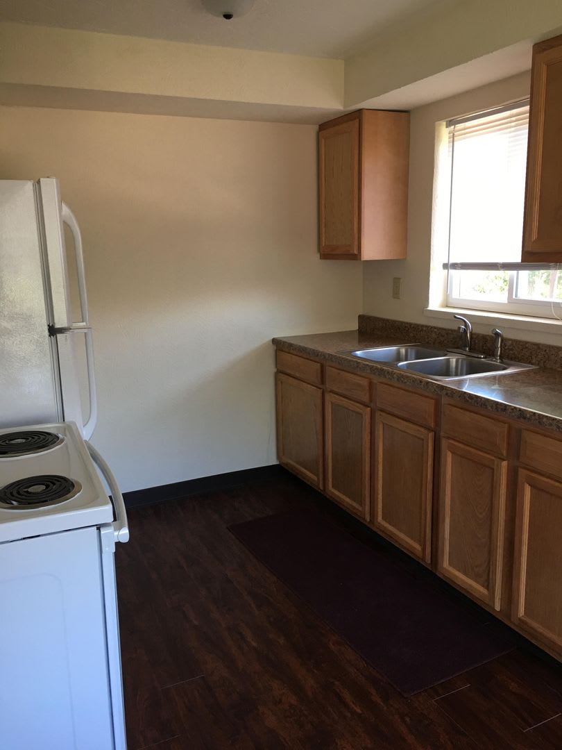 Cozy 2 Bedroom Apartment Available! – photo 2