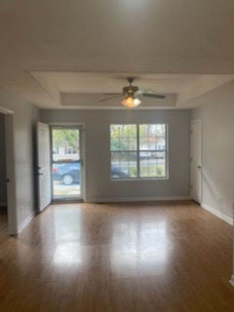 219 Tobacco Road – photo 2