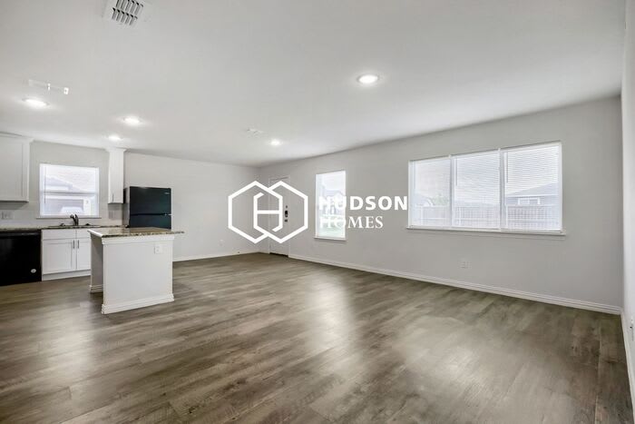 2719 William Street – photo 3