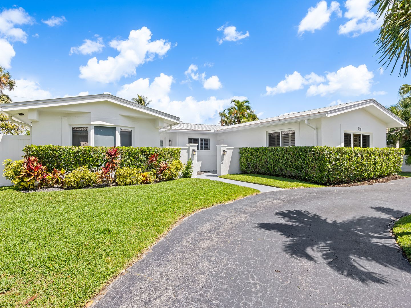 No Hoa Move In Today Coastal Elegance Awaits Stunning 5 Bedroom Home In Prime Fort Lauderdale Location – photo 5