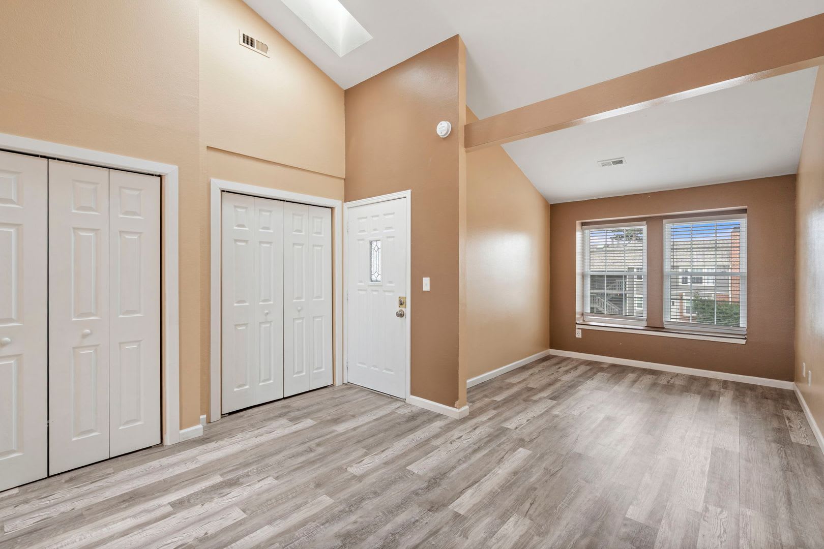 Gorgeous Studio in Smokey Hill Area!! – photo 4