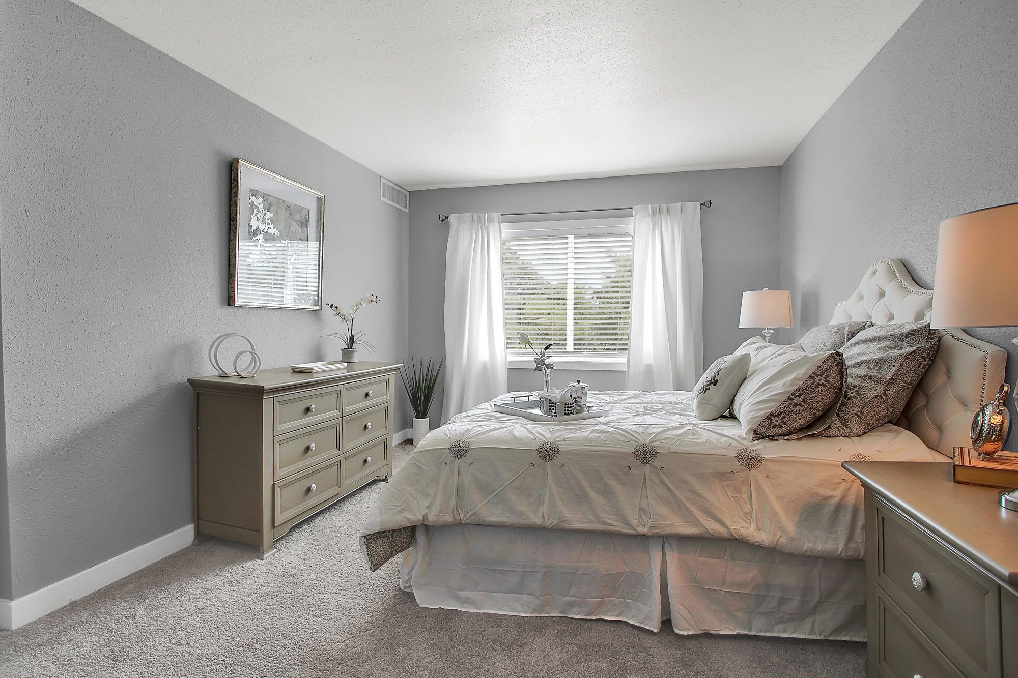 Bright Spacious 955 Sqft 2Br 2Ba Condo Excellent Commuter Location – photo 5