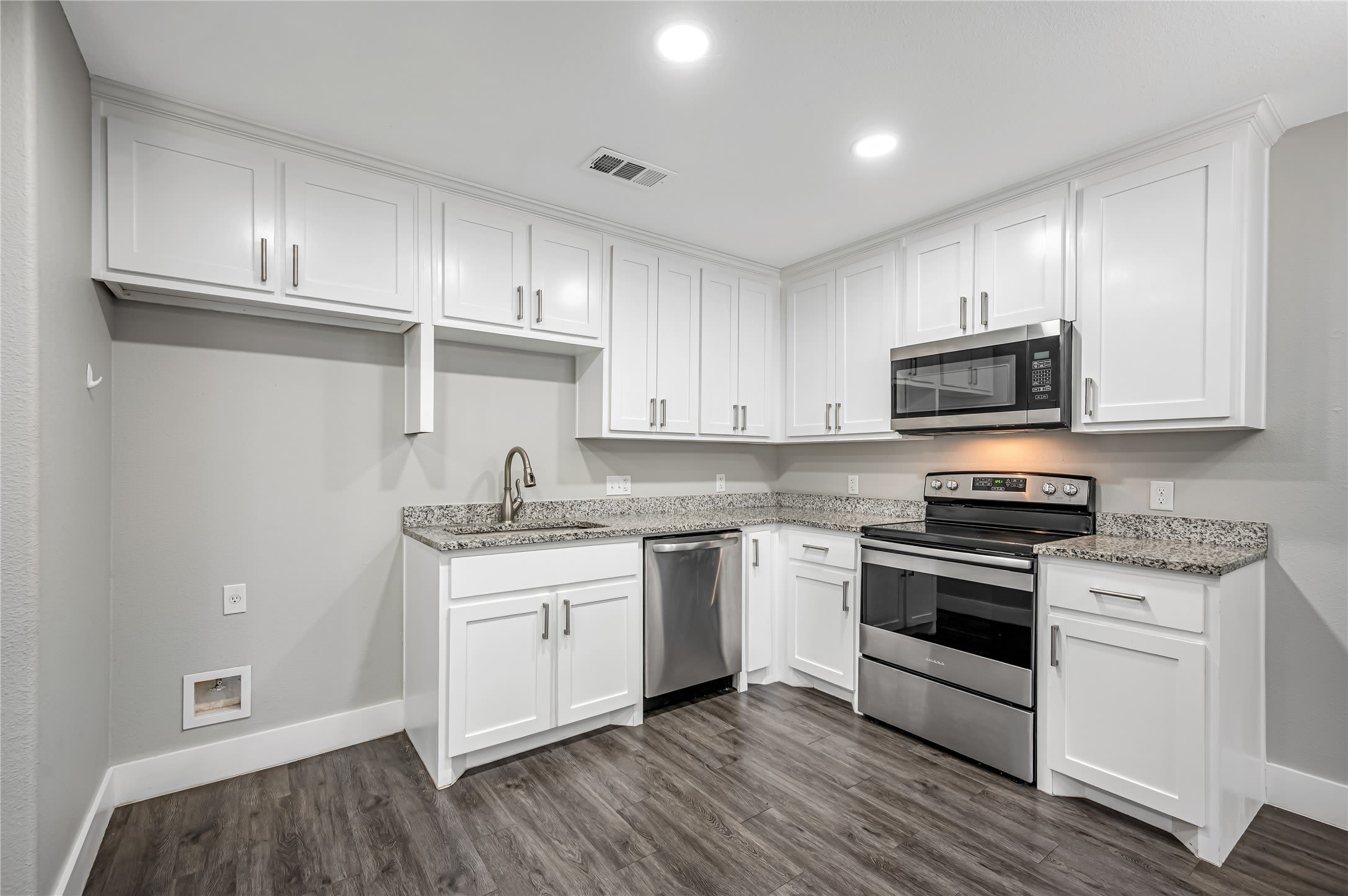 901 W Collins Street – photo 5