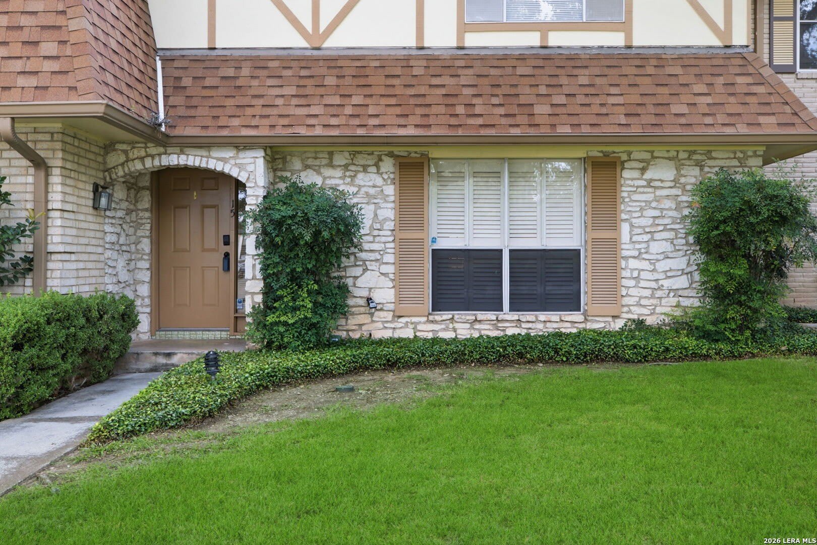 6106 VANCE JACKSON RD – photo 3