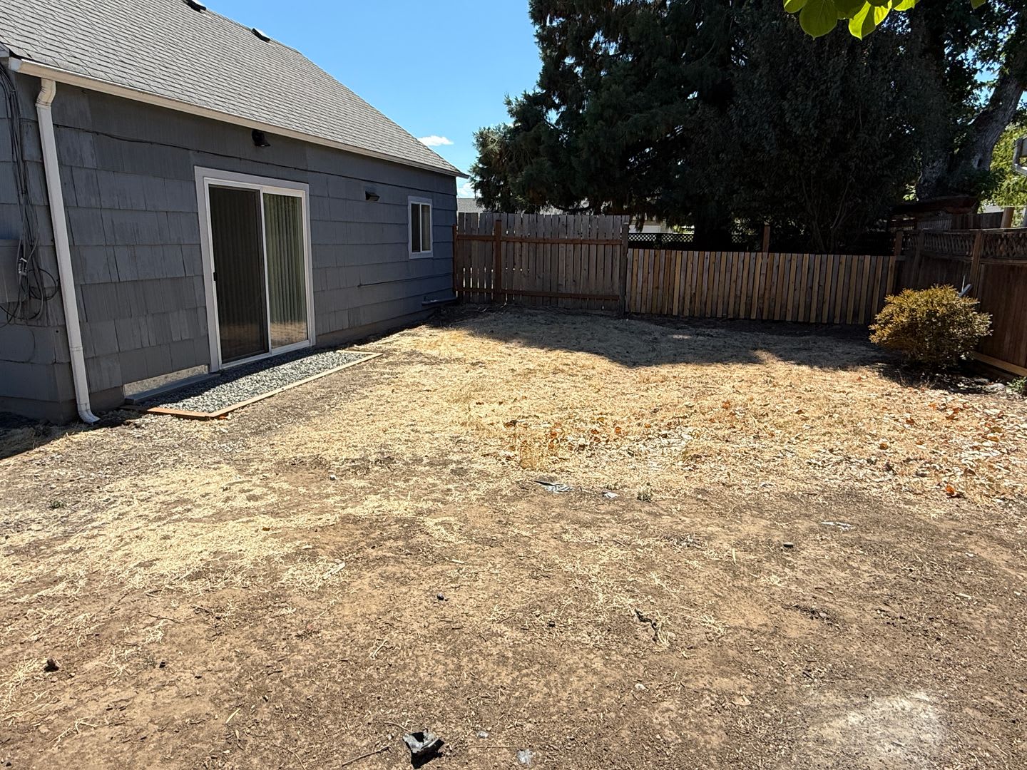 Updated 3-bedroom, 1 bath triplex in Springfield! – photo 5
