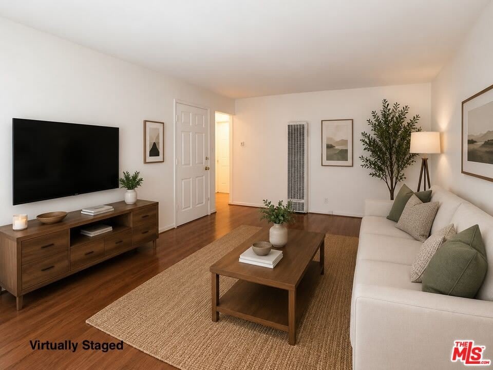 11928 Magnolia Blvd – photo 2