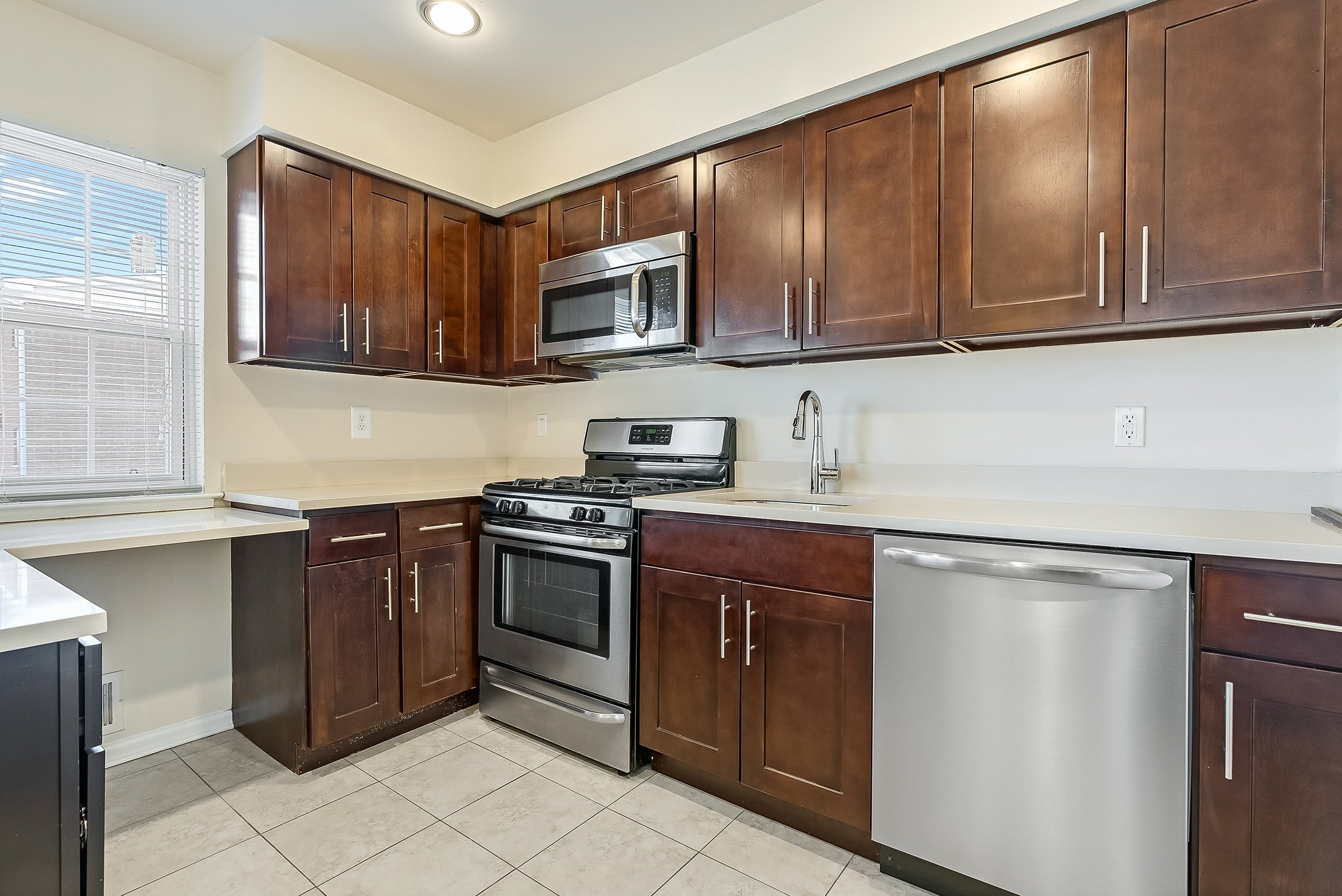 Chatham Hill Apartments – photo 2