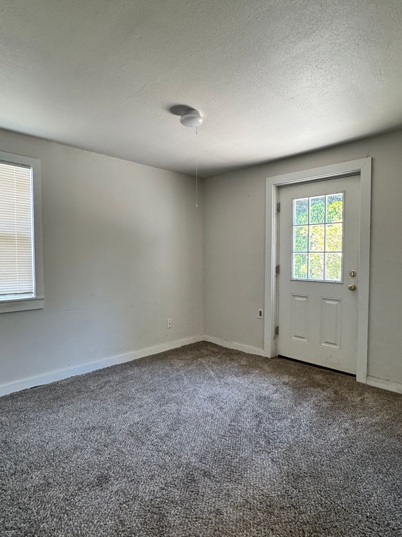 Occupied Do Not Disturb Tenants 3 Bedroom 1 Bathroom Remodeled Home W D Hookup Must See Inside – photo 5