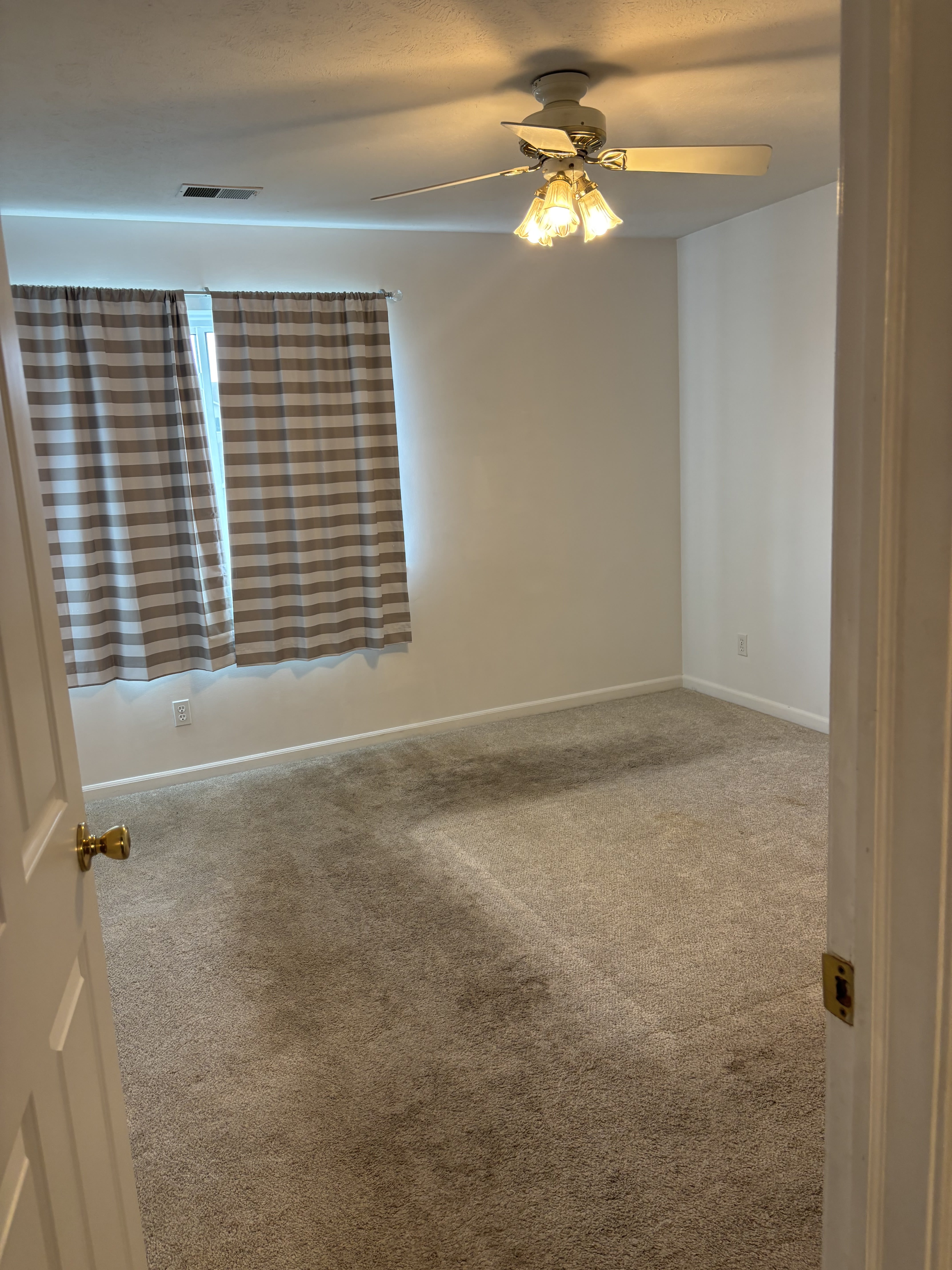 8402 North Jasonville Court Southeast – photo 2