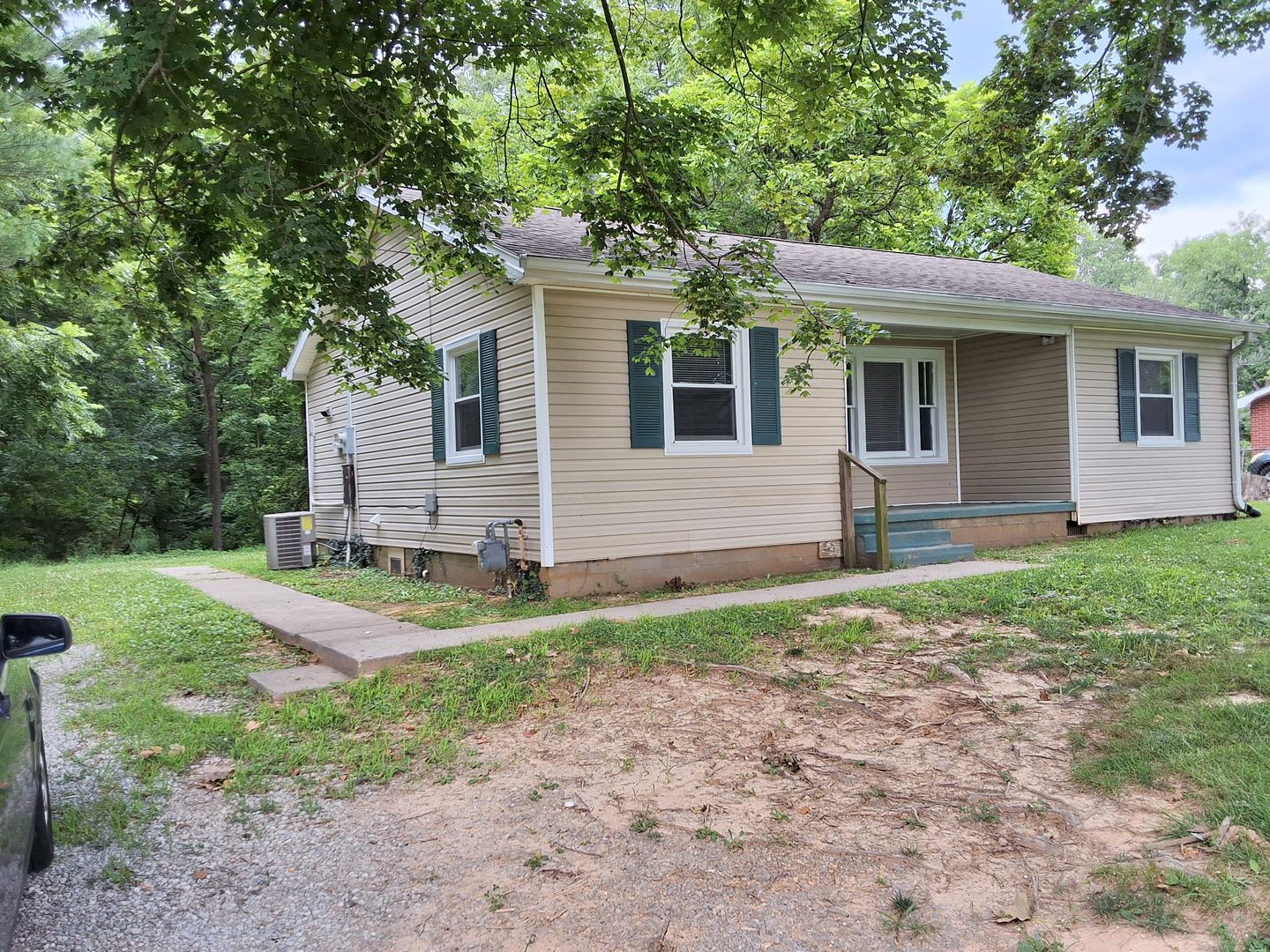 Charming 3 Bed 1 Bath Home Radcliff City Limits Minutes Away From Fort Knox – photo 2