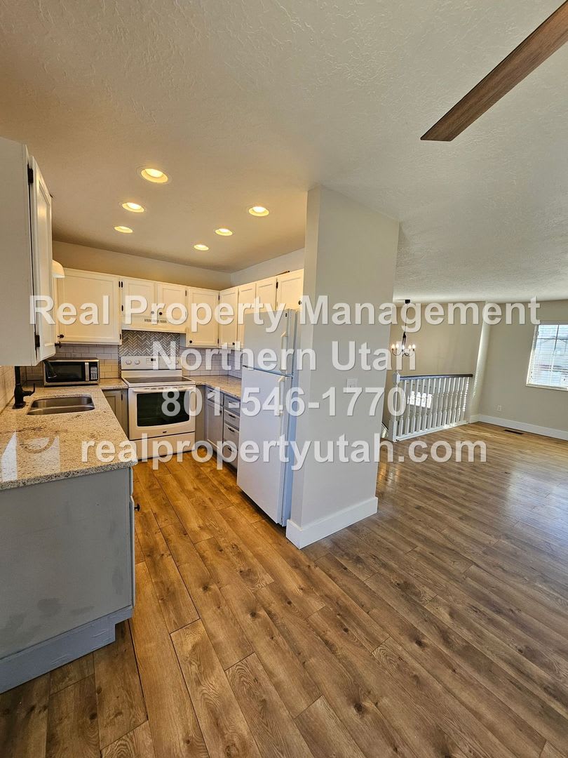 Beautiful 3 Bedroom 2 Bath Home Coming Soon! – photo 5