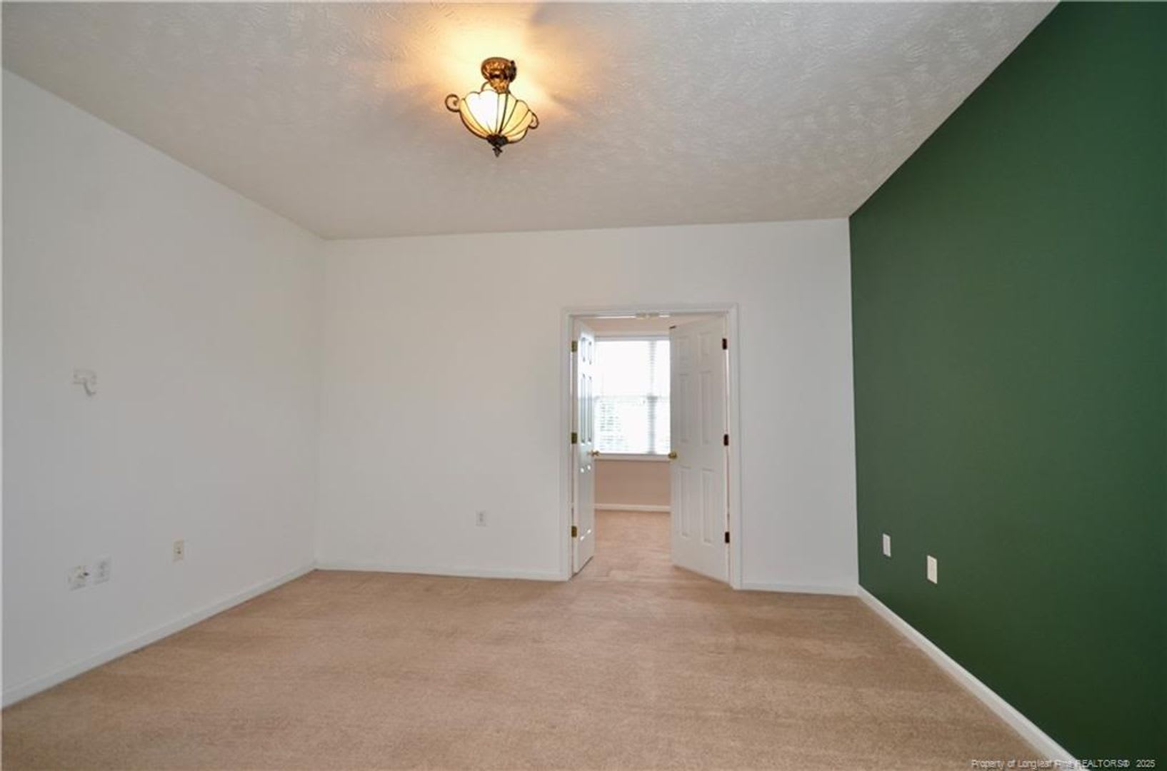 Well maintained 2nd-story condo – photo 3