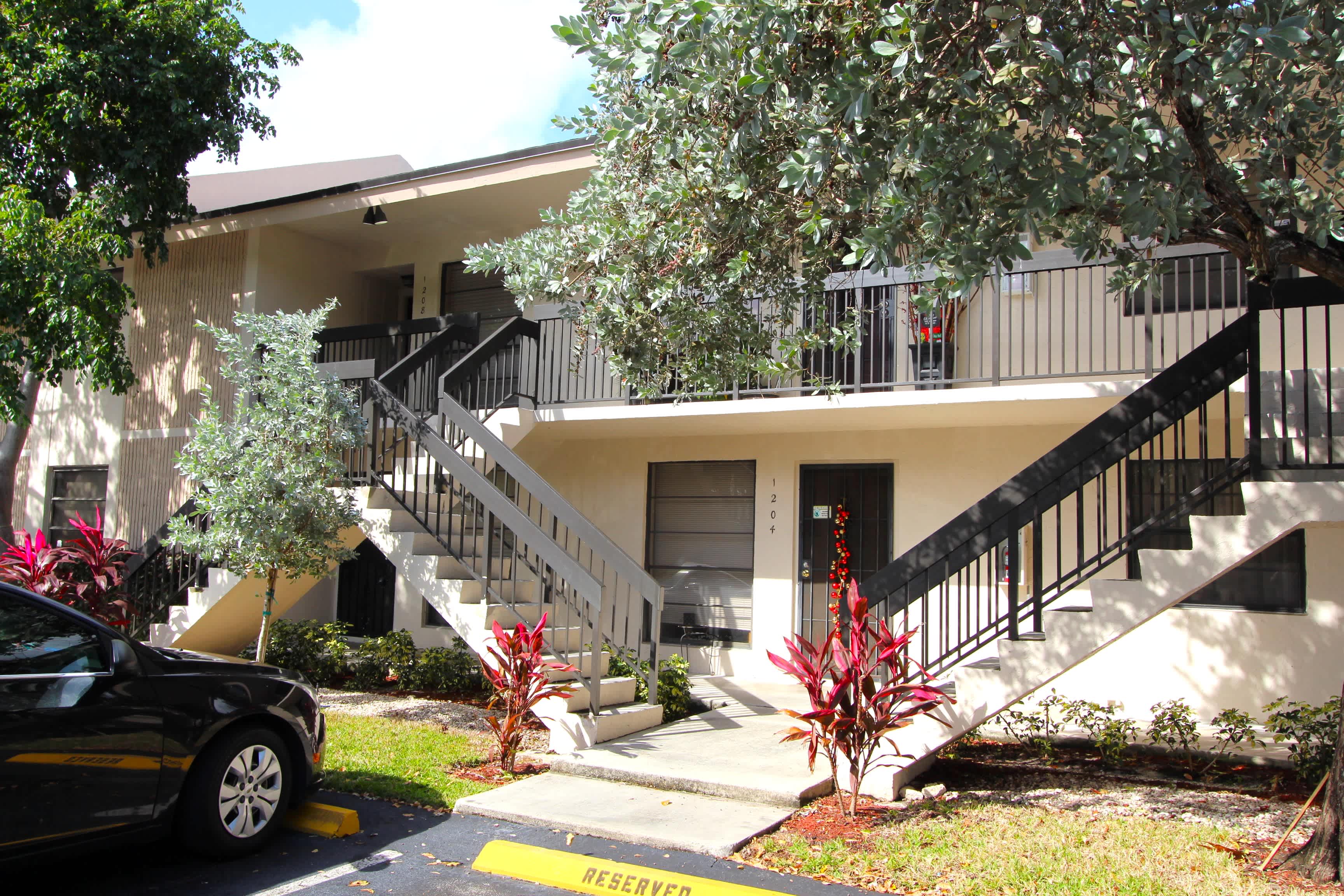 2720 S Oakland Forest Dr Apt 1208 – photo 2