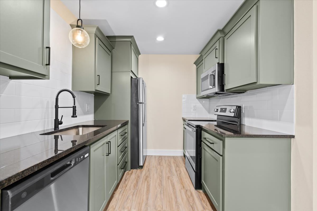 621 Chestnut Street West – photo 2