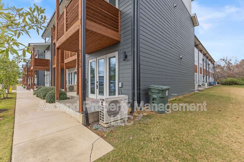3155 Saint Elmo Avenue – photo 2