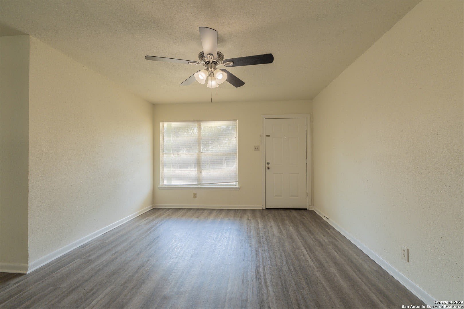 131 BRETTONWOOD DR – photo 5