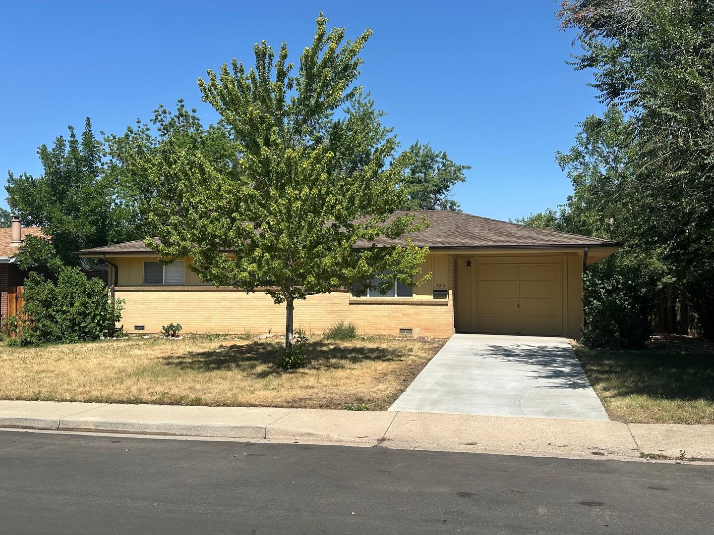 Spacious 3 Bedroom House with Garage and Large Yard! – photo 1