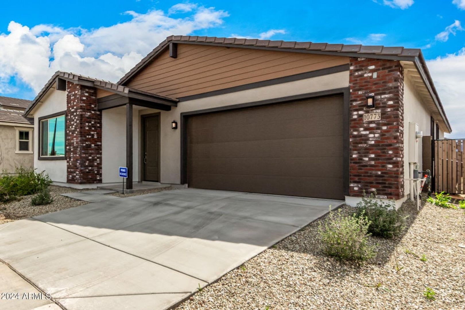 Spacious 3 bed 3 bath Single Story in Avondale – photo 1