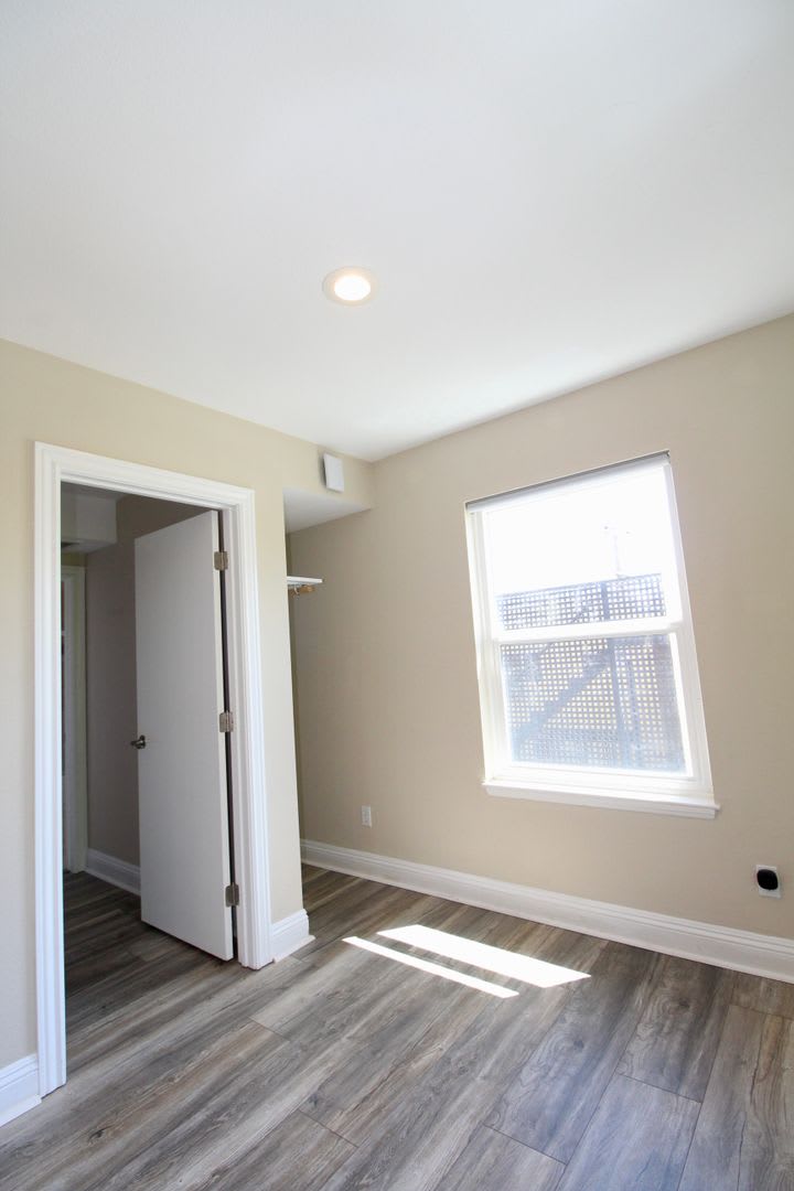 Two story unit w/ spiral staircase blocks from downtown Berkeley! In unit washer dryer! – photo 2