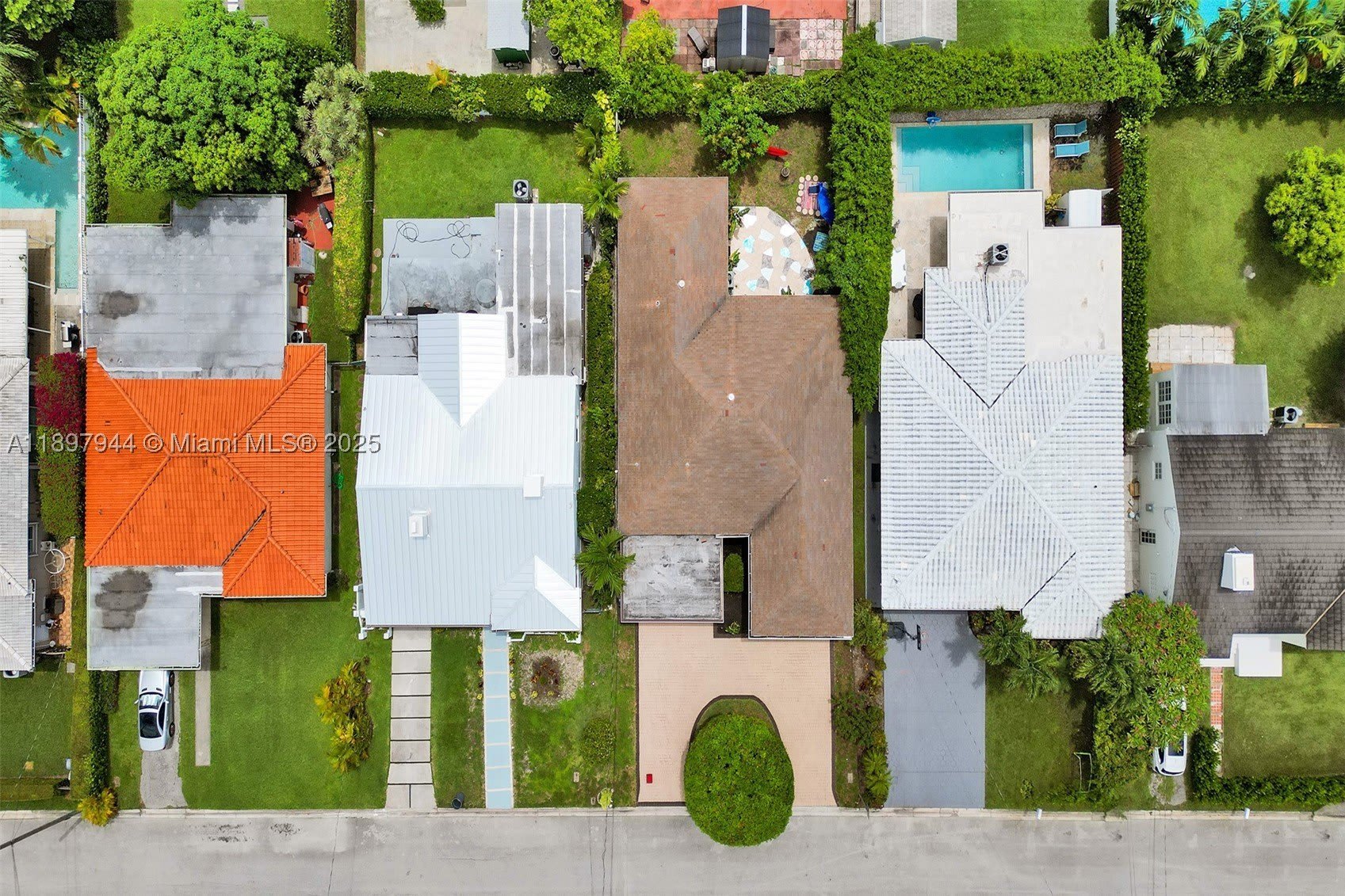 8851 Byron Ave – photo 2