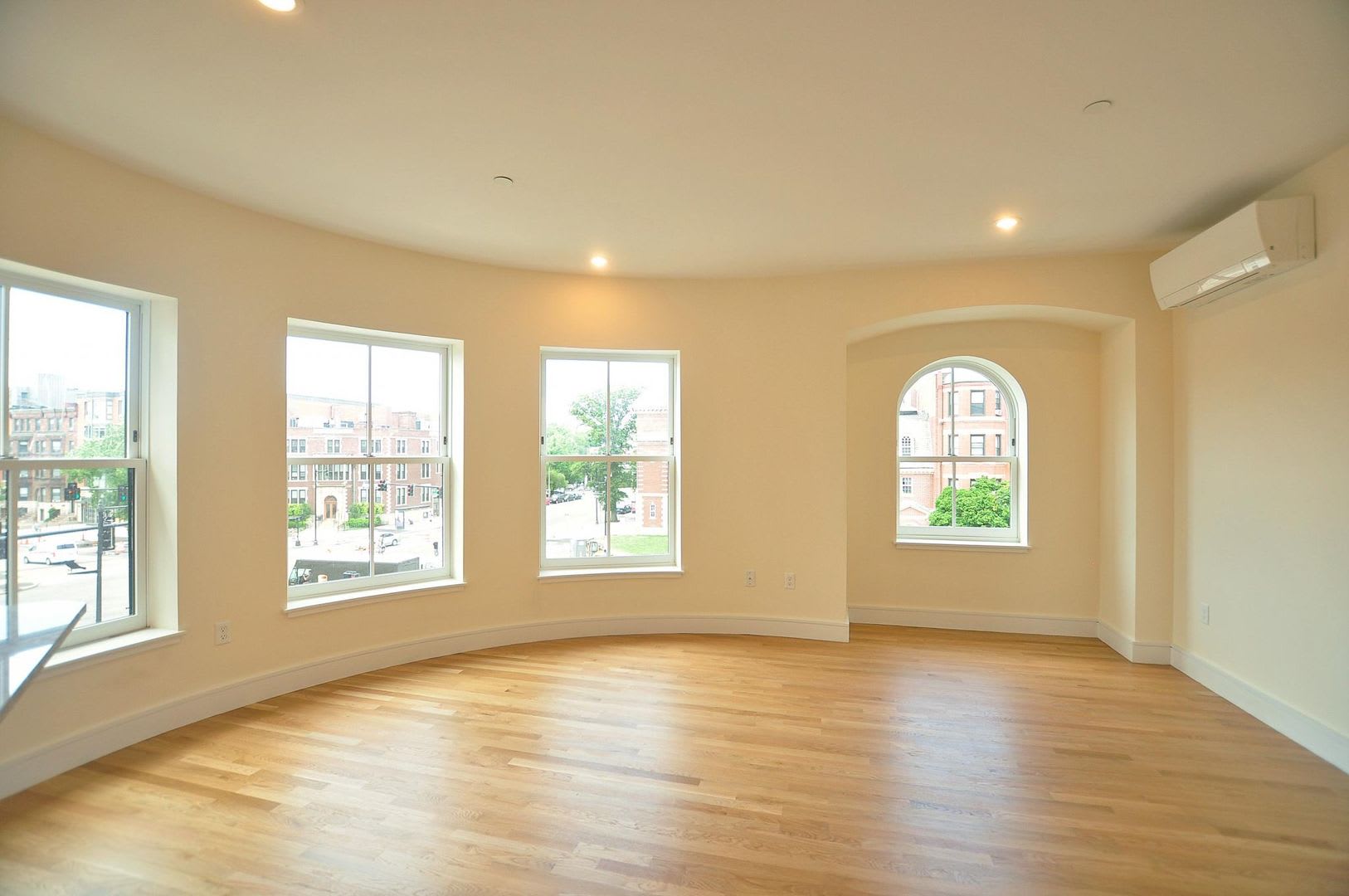Charming 1 Bedroom-No Broker Fee – photo 4