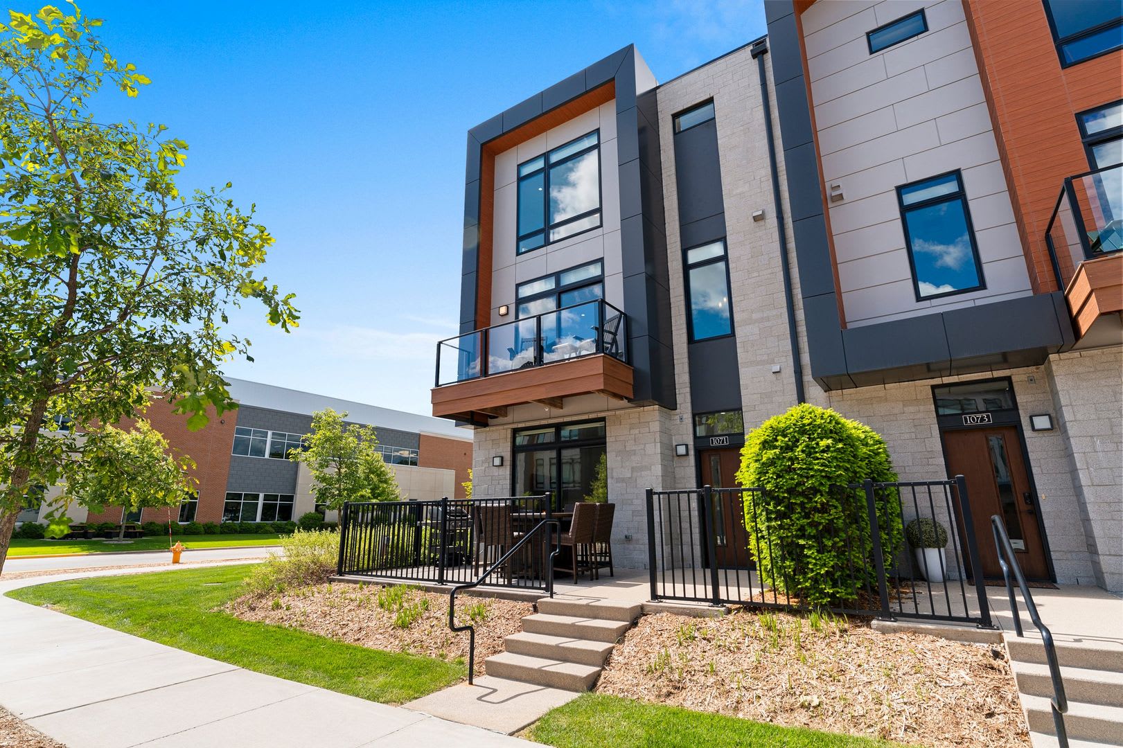 Luxury 3 Story Condo in Exclusive Titletown District – photo 3