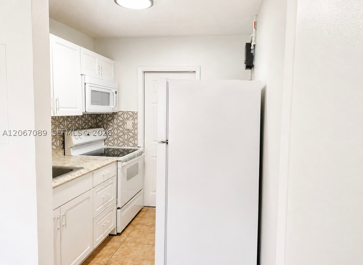 272 SW 3rd St – photo 5