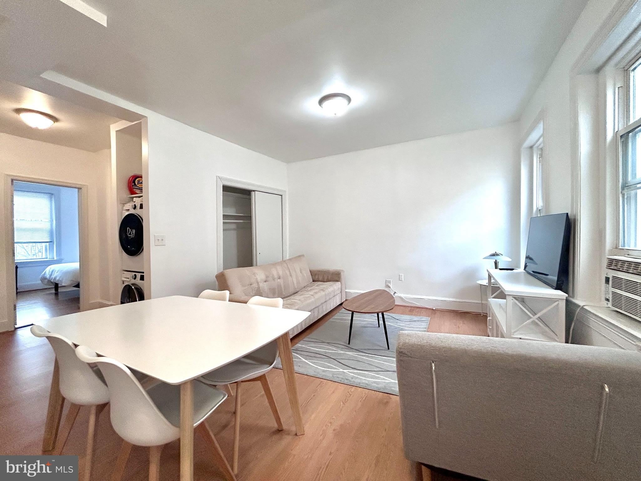 1544 INDEPENDENCE Avenue SE – photo 2