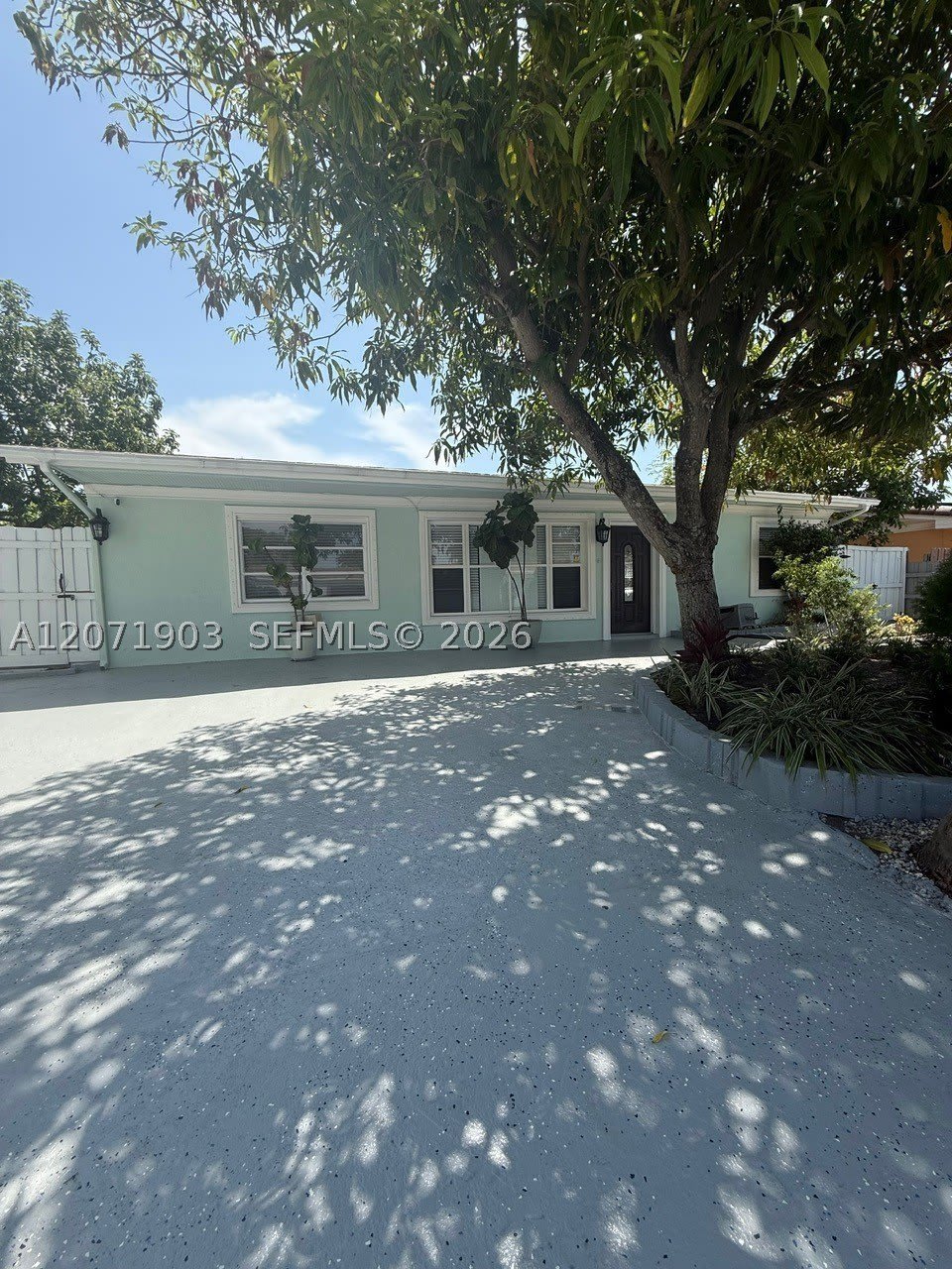 4210 NE 12th Ter – photo 3
