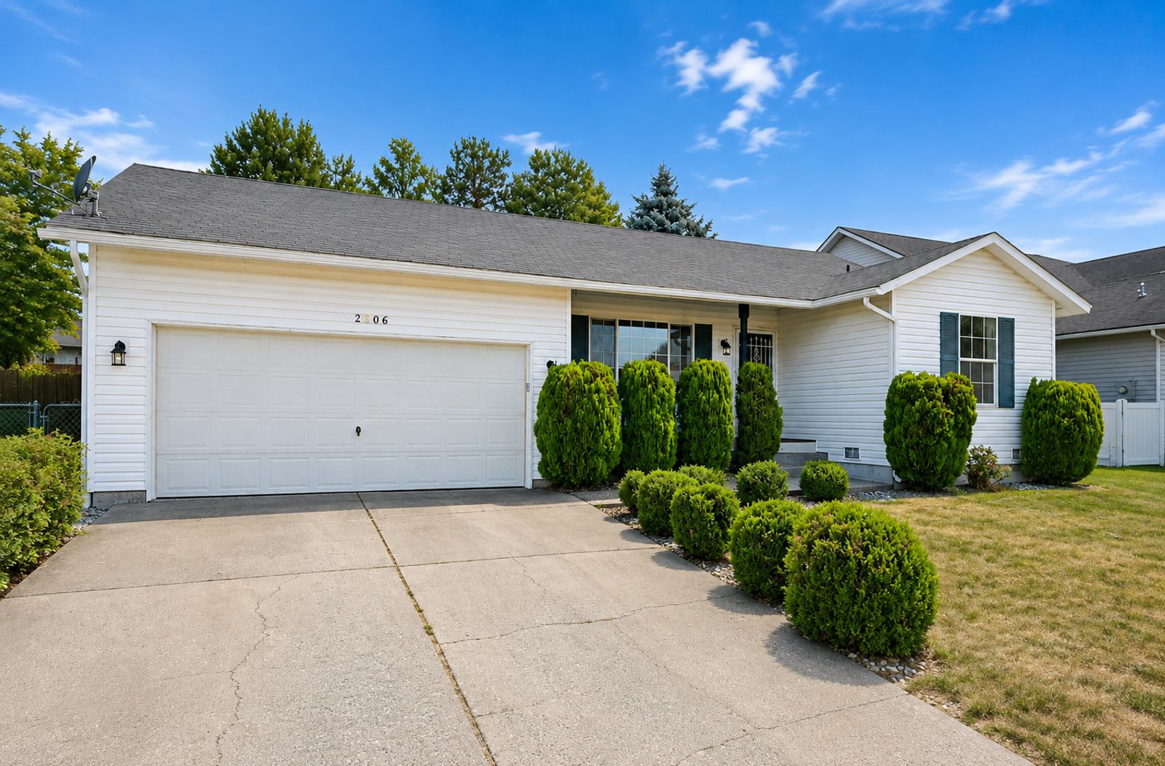 Beautifully Refreshed Cheney Home – photo 2