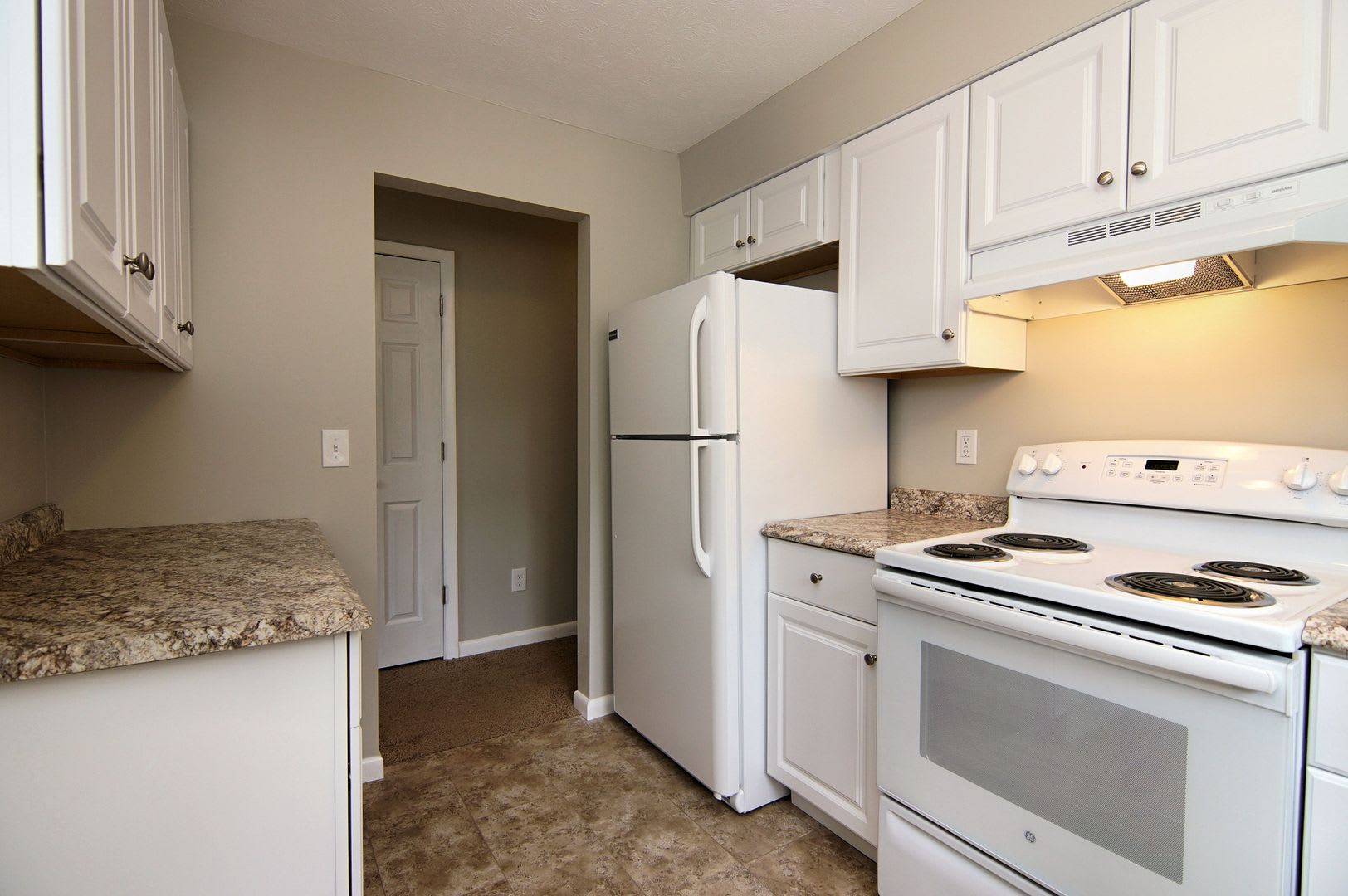 2 Bedroom, 1 Bathroom Apartment with Patio or Balcony at Parkridge Ct. – photo 4