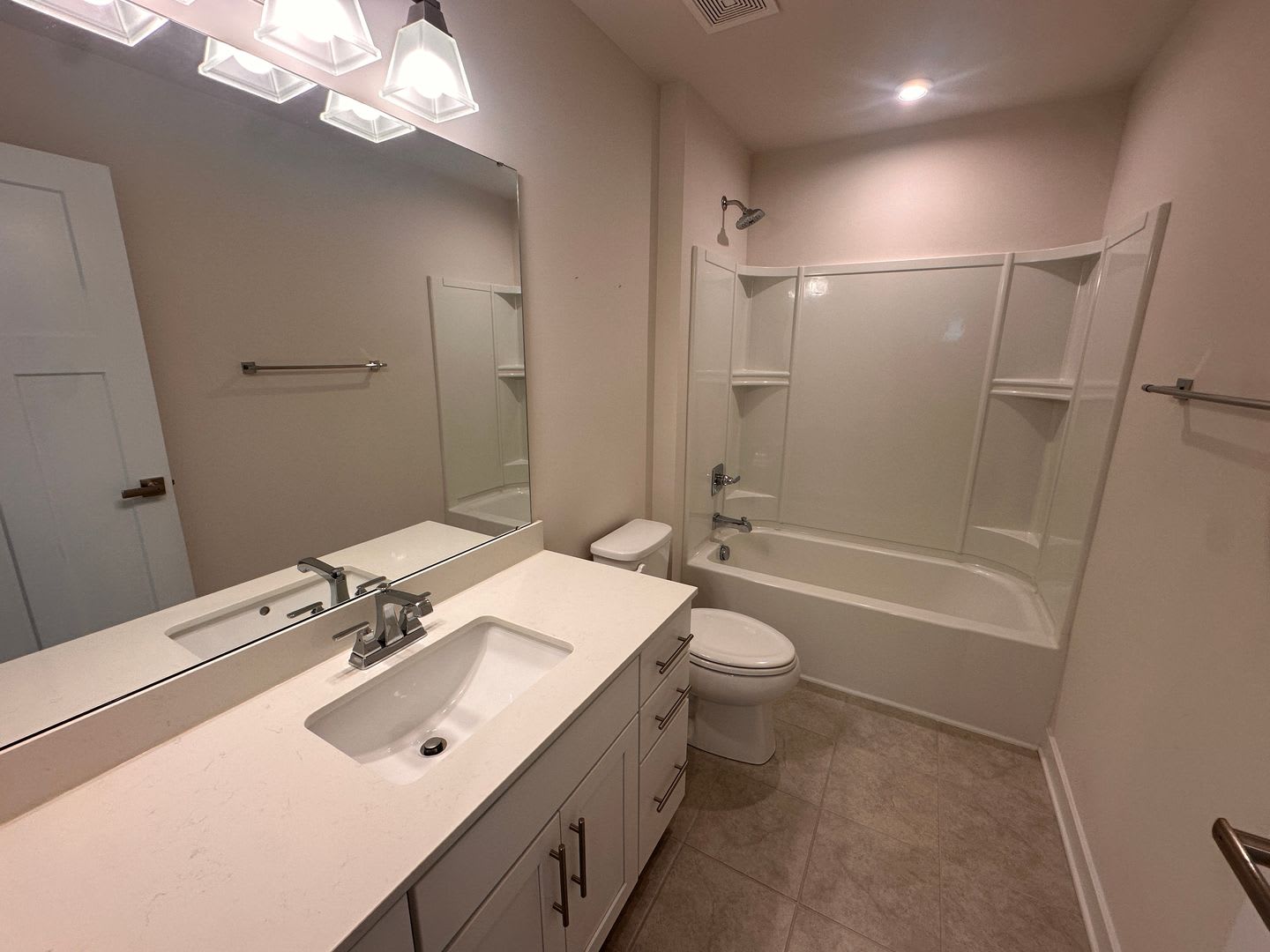 BEAUTIFUL HOME WITH AN OPEN FLOOR PLAN, BONUS SPACE AND ATTACHED GARAGE – photo 4