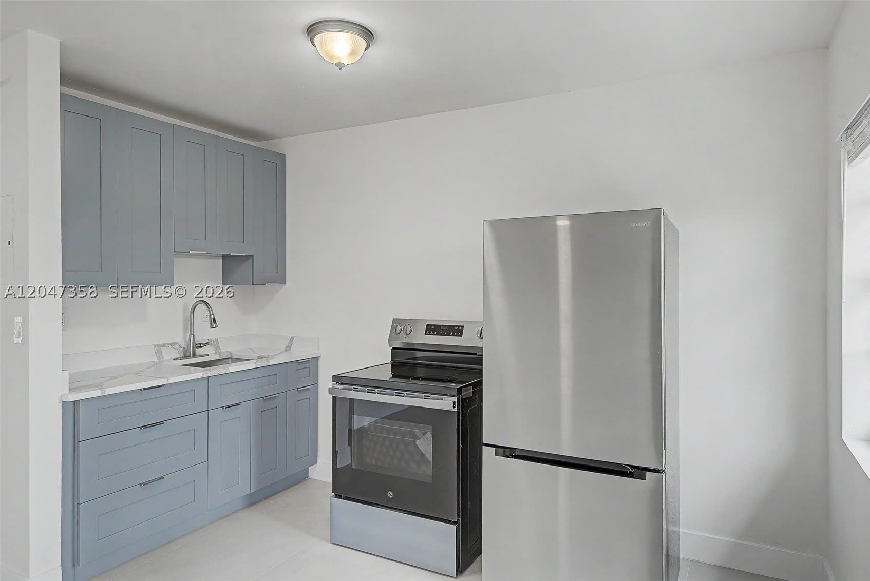 1021 SW 3rd St – photo 2