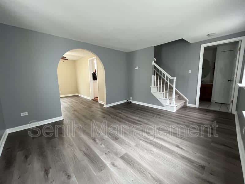2527 Hartline Dr. – photo 2