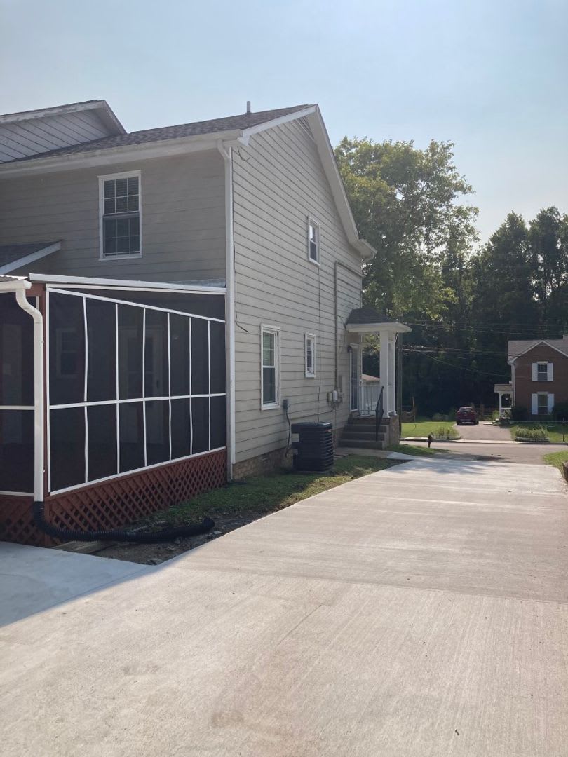 500 Off This Desirable Townhome Move In By 08 15 2026 – photo 4