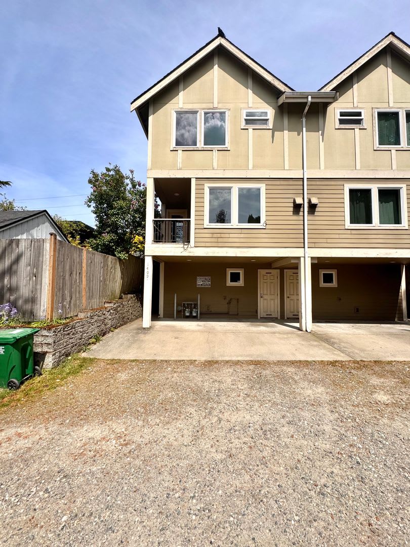 Convenient Northgate 3B Townhome – photo 2