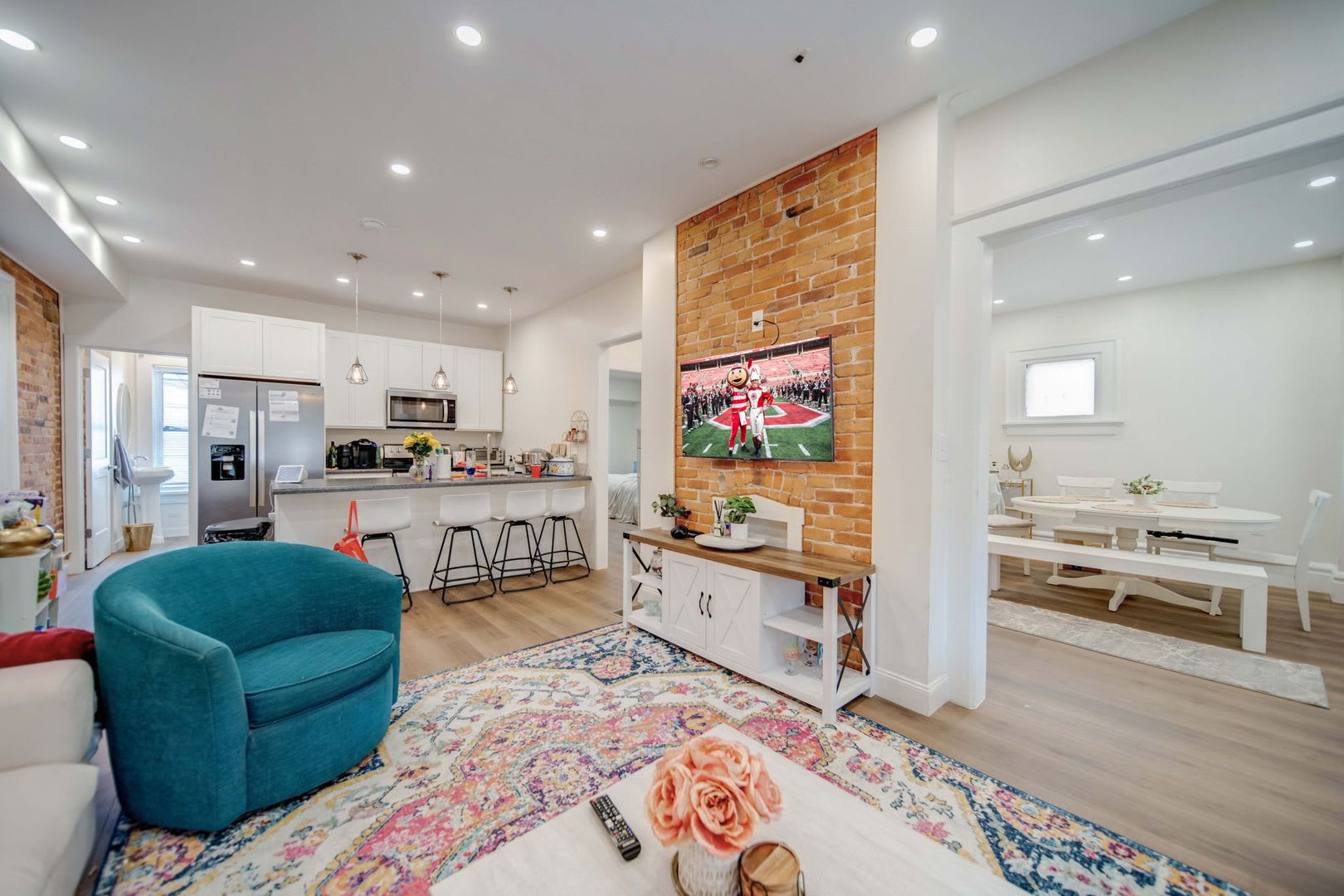 Massive 10 Bedroom Newly Renovated House Perfect for Students, Greek Life, Clubs, and More! – photo 2