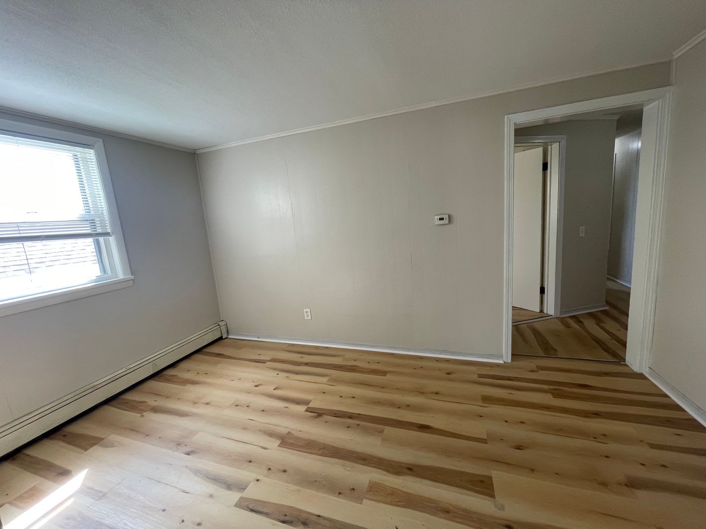 Freshly Updated 2 Bedroom Apartment 1 450 Month – photo 4