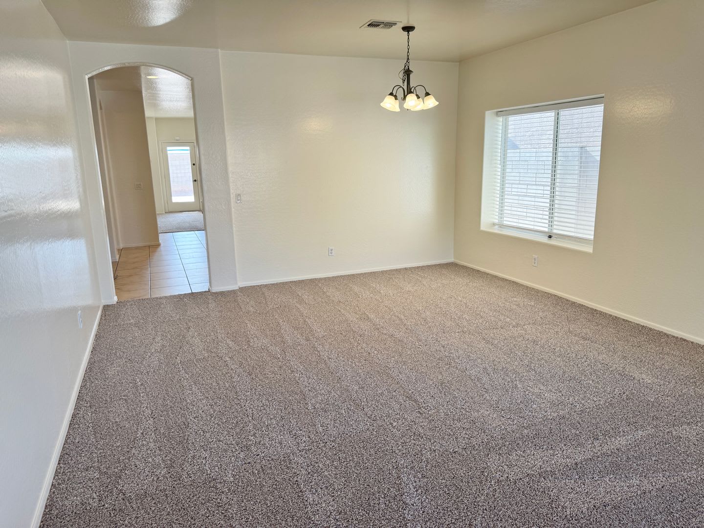 4 Bedroom 2 Bathroom NEW CARPET + Fresh Paint Throughout COLDWATER SPRINGS – photo 3
