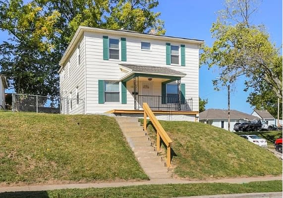 1126 Fremont Avenue – photo 1