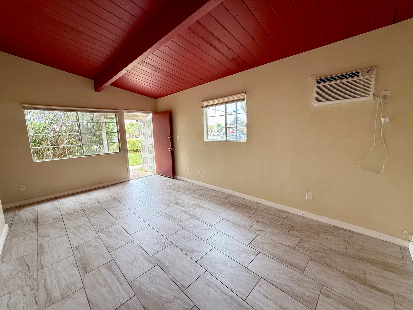 Charming 2-Bedroom Corner Lot Duplex Home in Clairemont with Private Yard! – photo 2