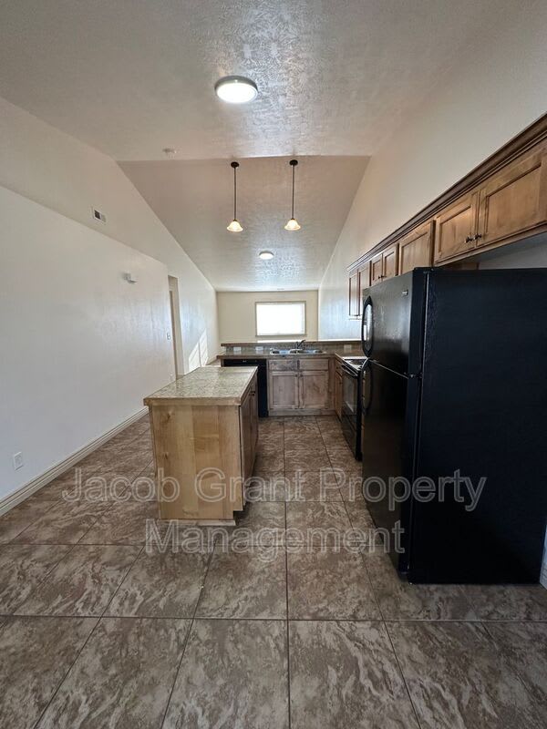 454 E Center Street – photo 5