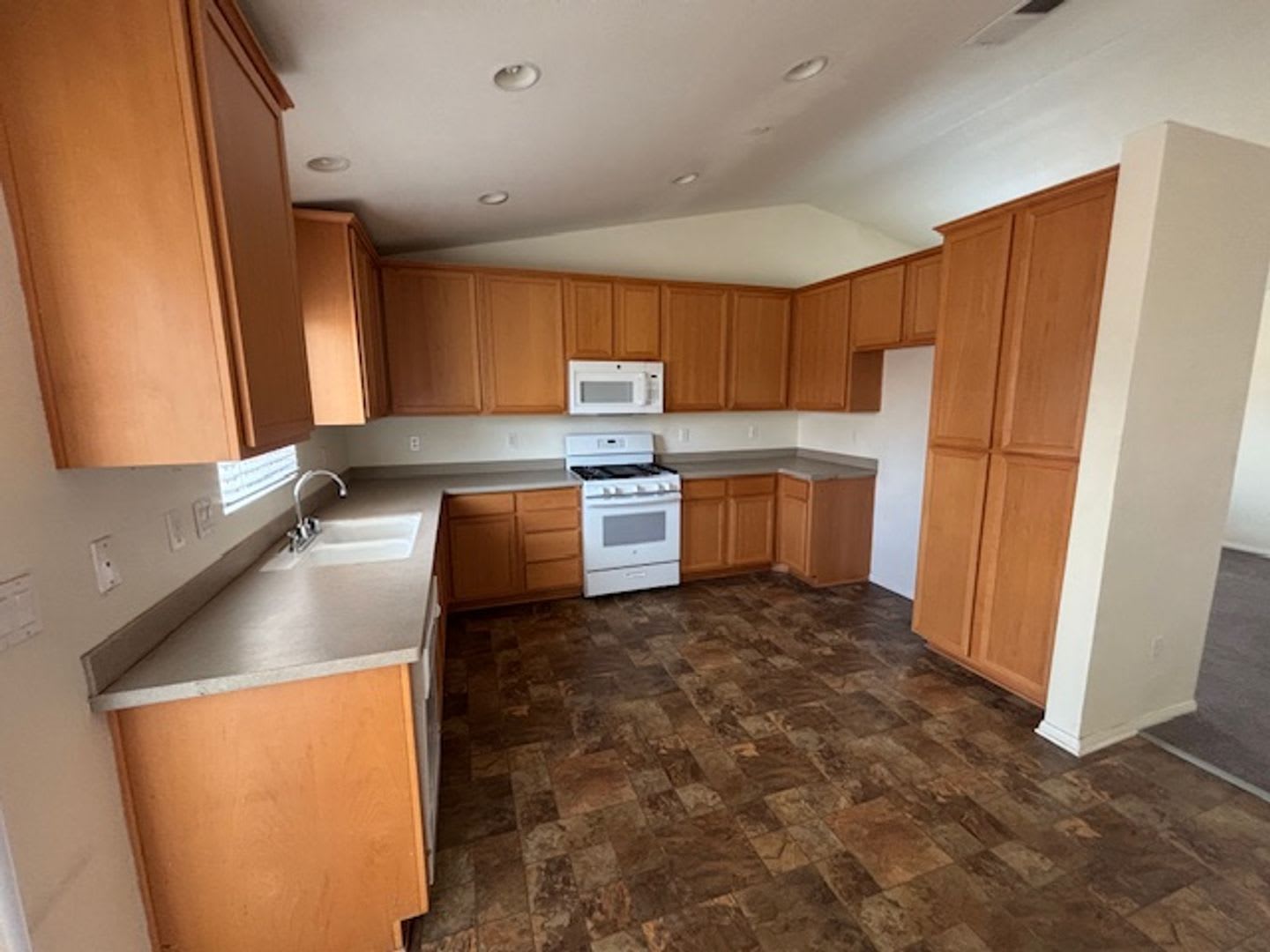 1073 Spud Moreno St., Calexico – photo 2
