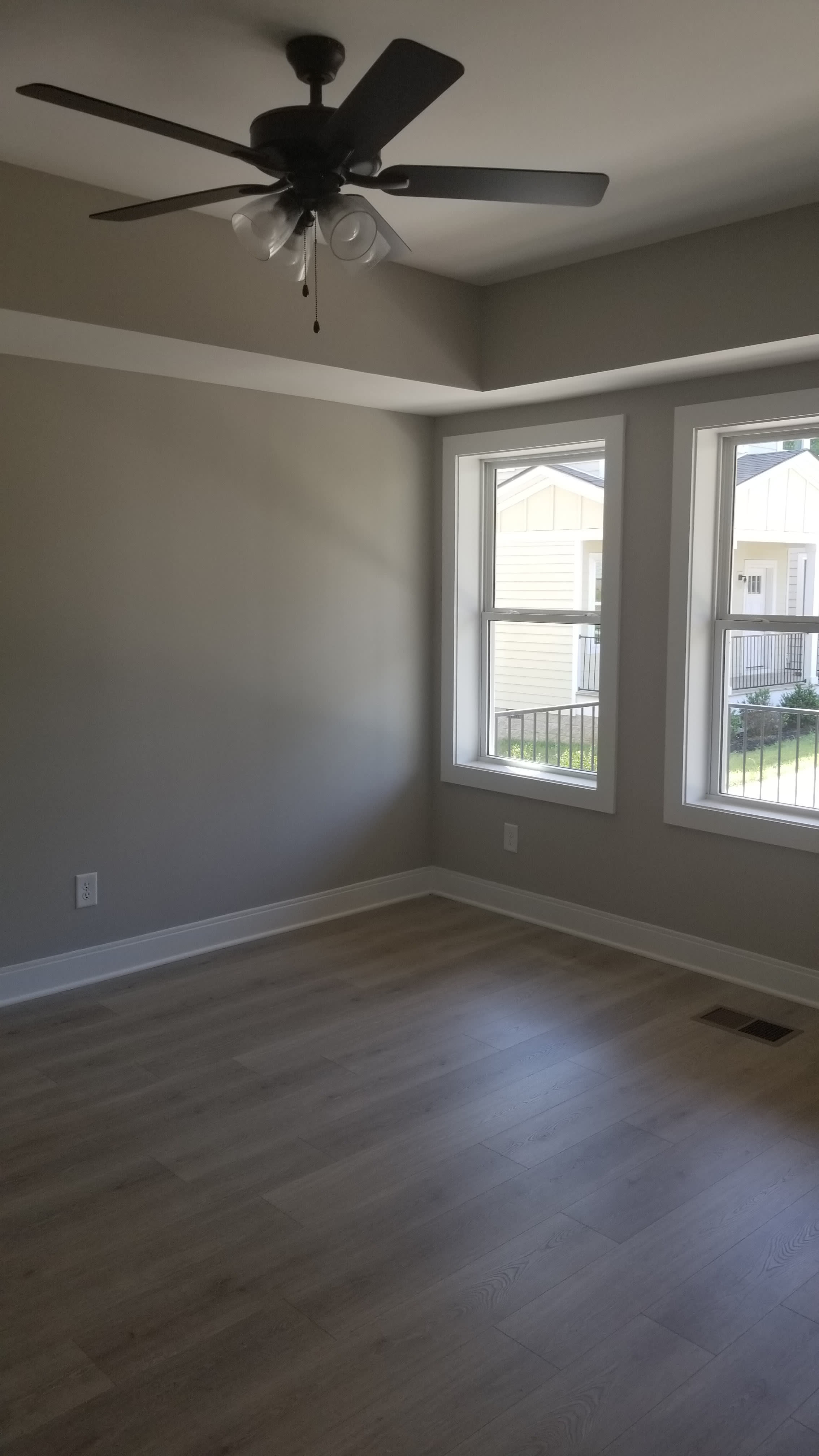 1121 Lawrence Ave Unit 6 – photo 3
