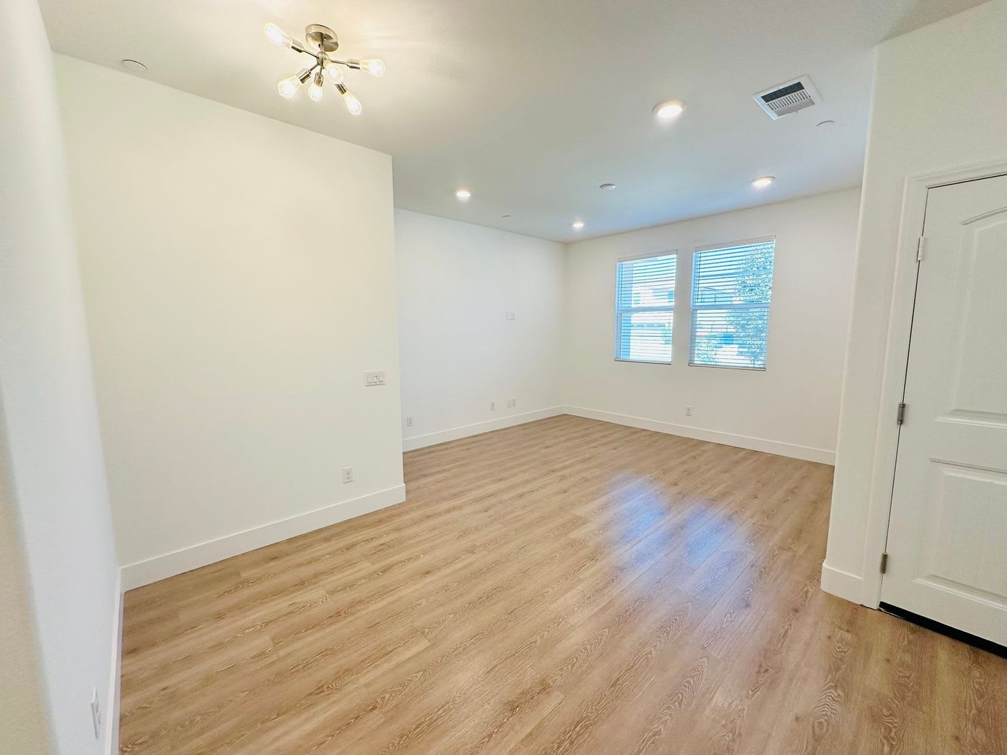 10964 Roble St. – photo 5