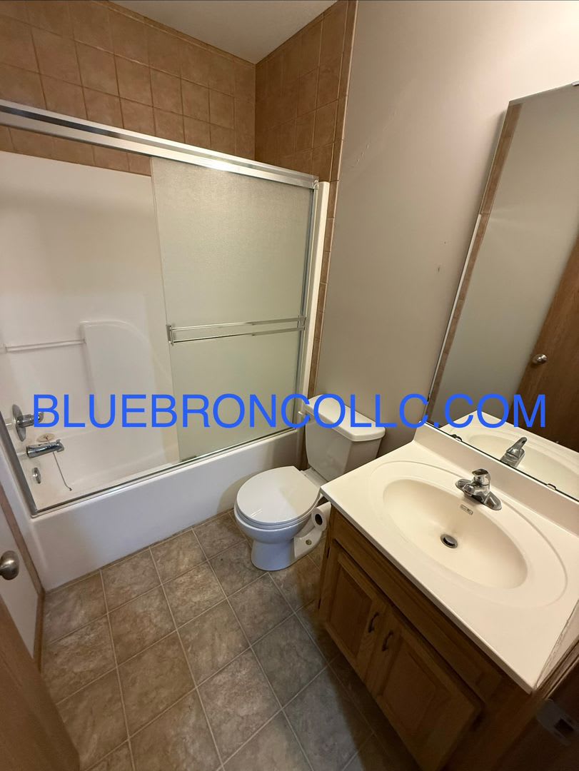 Gorgeous duplex in Raymore with a lot to offer along with new flooring. – photo 5