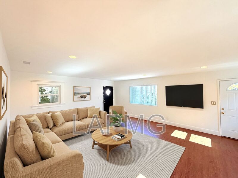 4447 Lockwood Avenue – photo 1