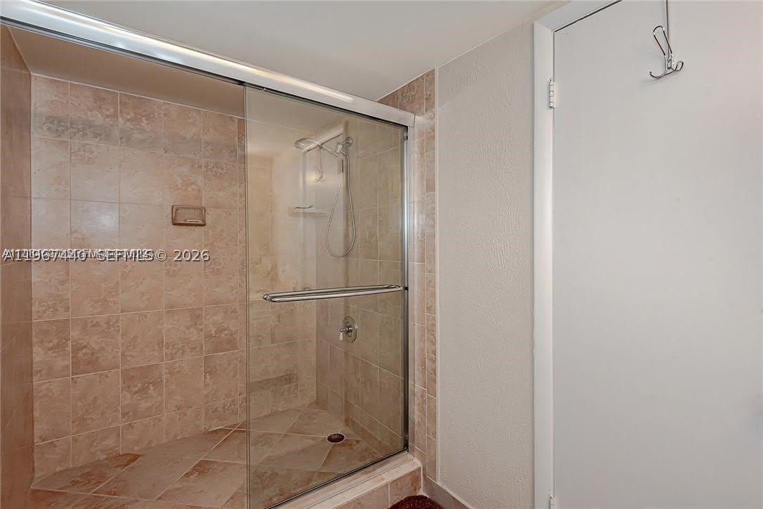 2304 Ne 7Th St – photo 5